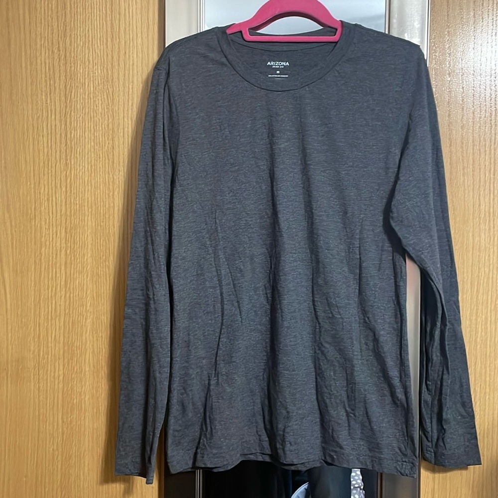 Arizona Jean Co size medium grey long sleeve tee shirt long length